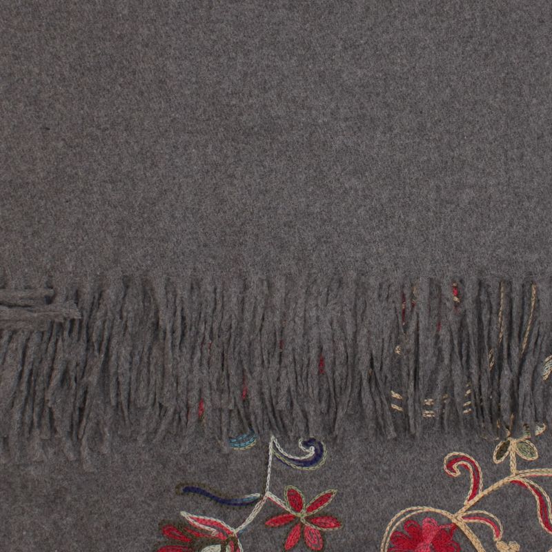 Fashion, accesorii si bijuterii - Femei - Accesorii femei - Esarfe si fulare femei - Esarfa dama, din lana, Buticcochet, 70x180 cm, model cu boderie, Gri - ES3487 - Infinity.ro