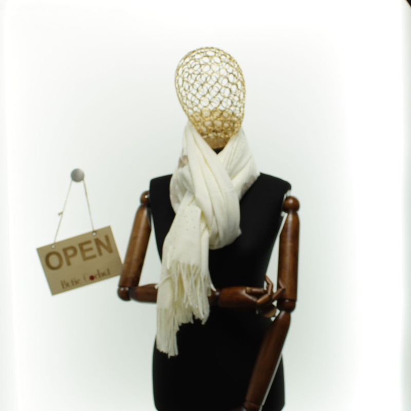 Fashion, accesorii si bijuterii - Femei - Accesorii femei - Esarfe si fulare femei - Esarfa dama, din lana, Buticcochet, 70x180 cm, model cu broderie si strasuri, Alb - ES3496 - Infinity.ro