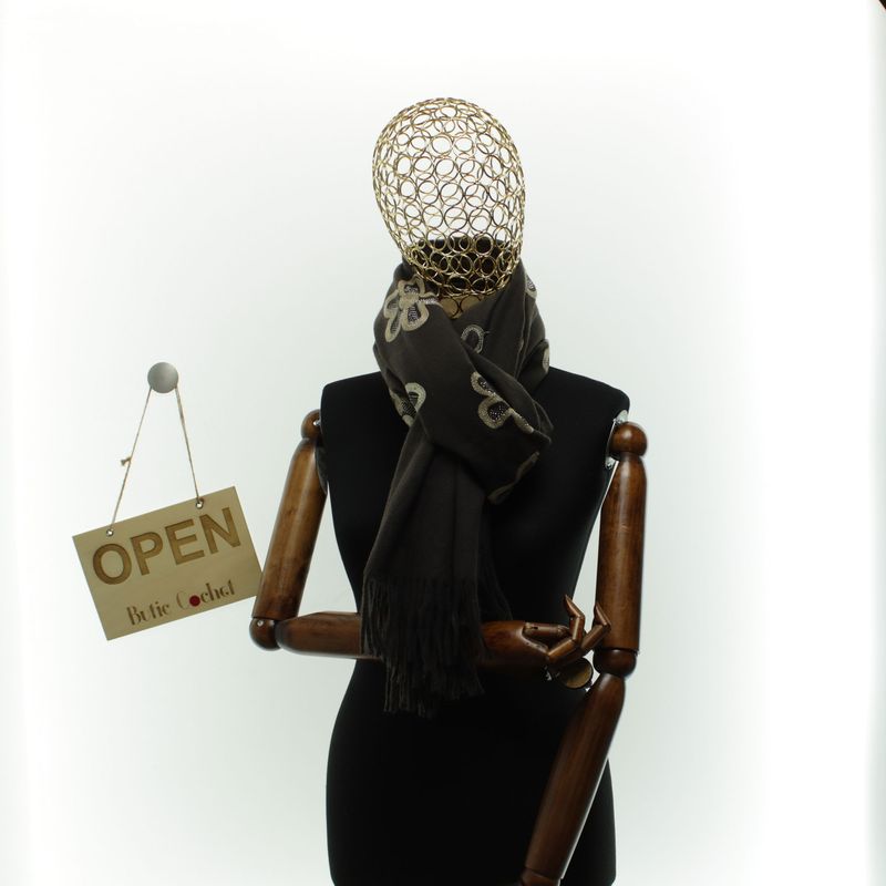 Fashion, accesorii si bijuterii - Femei - Accesorii femei - Esarfe si fulare femei - Esarfa dama, din lana, Buticcochet, 70x180 cm, model cu broderie si strasuri, Maro - ES3514 - Infinity.ro
