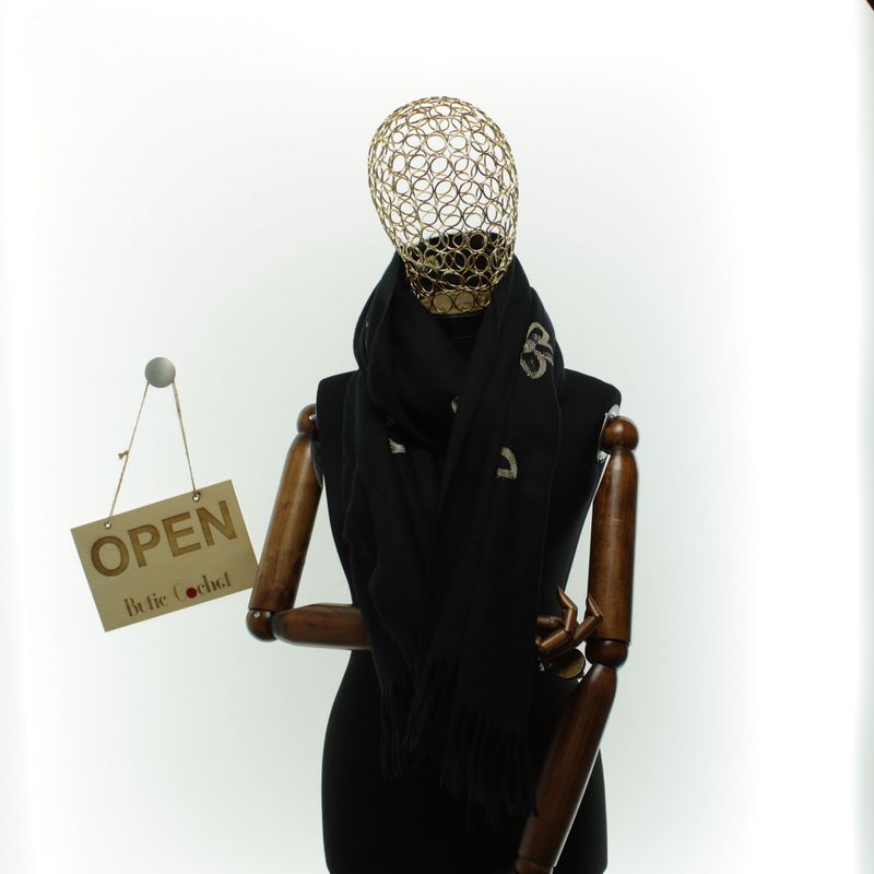Fashion, accesorii si bijuterii - Femei - Accesorii femei - Esarfe si fulare femei - Esarfa dama, din lana, Buticcochet, 70x180 cm, model cu broderie si strasuri, Negru - ES3515 - Infinity.ro
