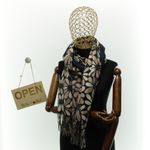 Fashion, accesorii si bijuterii - Femei - Accesorii femei - Esarfe si fulare femei - Esarfa dama, din lana, Buticcochet, 70x180 cm, cu imprimeu floral si franjuri, Negru - ES3540 - Infinity.ro