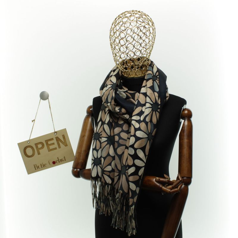 Fashion, accesorii si bijuterii - Femei - Accesorii femei - Esarfe si fulare femei - Esarfa dama, din lana, Buticcochet, 70x180 cm, cu imprimeu floral si franjuri, Negru - ES3540 - Infinity.ro