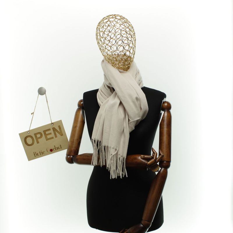 Fashion, accesorii si bijuterii - Femei - Accesorii femei - Esarfe si fulare femei - Esarfa dama, din lana, Buticcochet, 70x180 cm, cu imprimeu Uni si franjuri, Crem - ES3551 - Infinity.ro