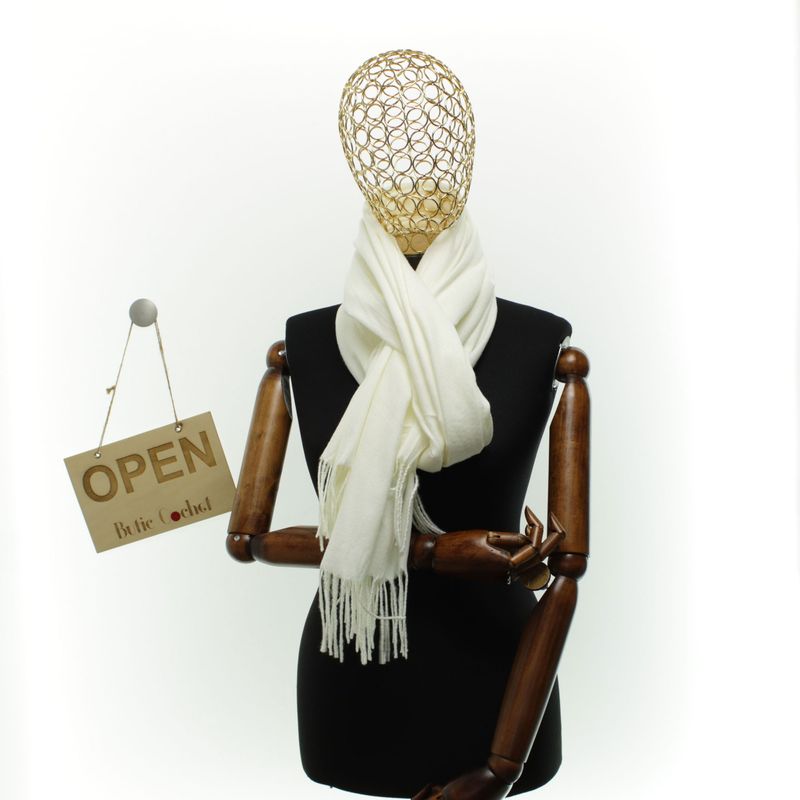 Fashion, accesorii si bijuterii - Femei - Accesorii femei - Esarfe si fulare femei - Esarfa dama, din lana, Buticcochet, 70x180 cm, cu imprimeu Uni si franjuri, Alb - ES3553 - Infinity.ro