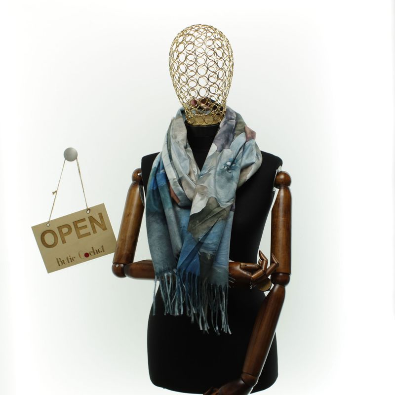 Fashion, accesorii si bijuterii - Femei - Accesorii femei - Esarfe si fulare femei - Esarfa dama, din lana, Buticcochet, 70x180 cm, cu imprimeu floral si franjuri, Albastru - ES3556 - Infinity.ro
