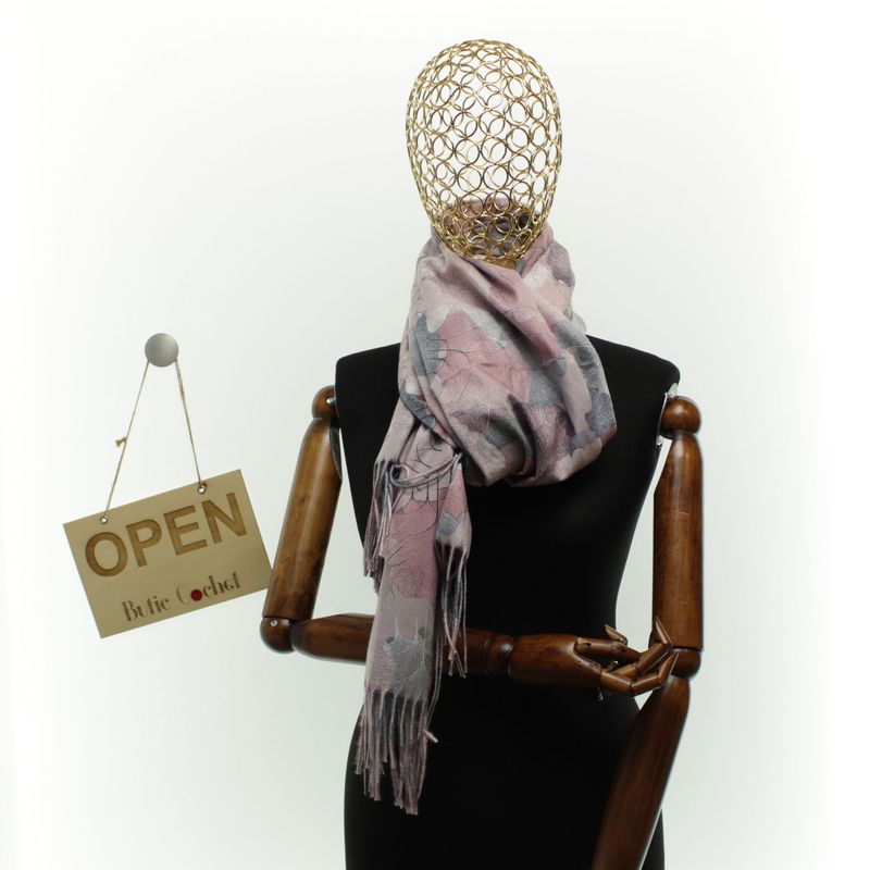 Fashion, accesorii si bijuterii - Femei - Accesorii femei - Esarfe si fulare femei - Esarfa dama, din lana, Buticcochet, 70x180 cm, imprimeu cu frunze, Roz - ES3589 - Infinity.ro