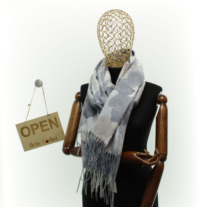 Fashion, accesorii si bijuterii - Femei - Accesorii femei - Esarfe si fulare femei - Esarfa dama, din lana, Buticcochet, 70x180 cm, imprimeu cu frunze, Gri - ES3590 - Infinity.ro