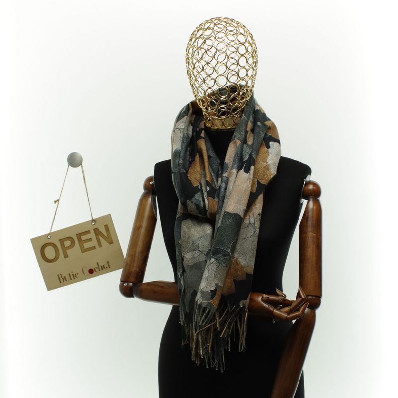 Fashion, accesorii si bijuterii - Femei - Accesorii femei - Esarfe si fulare femei - Esarfa dama, din lana, Buticcochet, 70x180 cm, imprimeu cu frunze, Negru - ES3595 - Infinity.ro