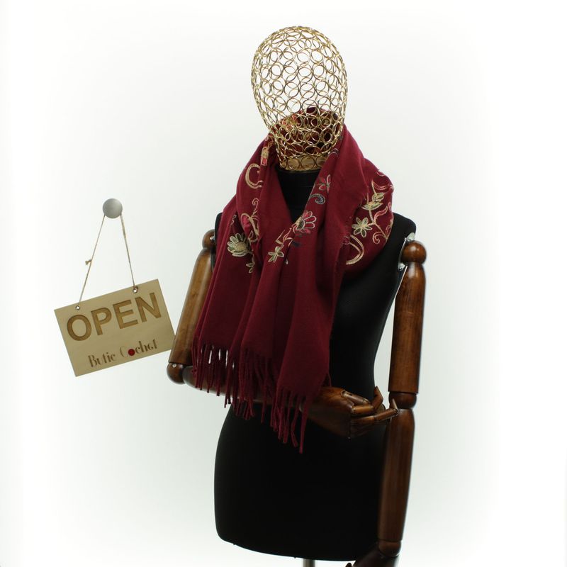 Fashion, accesorii si bijuterii - Femei - Accesorii femei - Esarfe si fulare femei - Esarfa dama, din lana, Buticcochet, 70x180 cm, model cu boderie, Visiniu - ES3488 - Infinity.ro