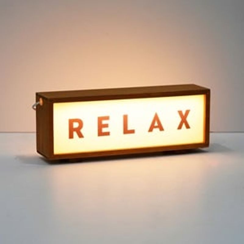 Casa si Gradina - Corpuri si surse de iluminat - Veioze si lampi - Lampi de veghe copii - Lampa LED cu Mesaj Luminos RELAX, Cadru din Lemn, 26,5x6x10cm, Alimentare USB - Infinity.ro