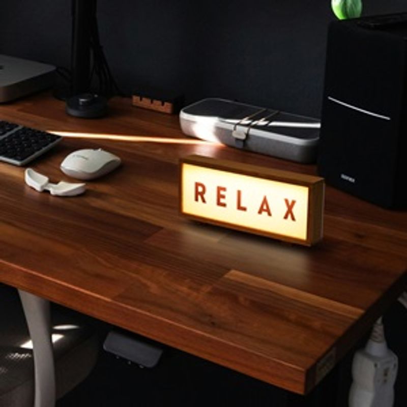 Casa si Gradina - Corpuri si surse de iluminat - Veioze si lampi - Lampi de veghe copii - Lampa LED cu Mesaj Luminos RELAX, Cadru din Lemn, 26,5x6x10cm, Alimentare USB - Infinity.ro