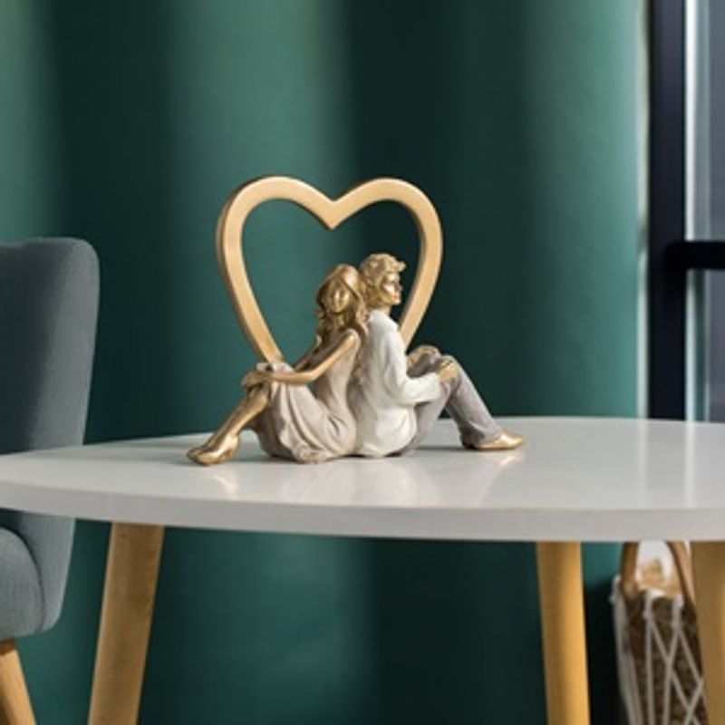 Casa si Gradina - Decoratiuni - Obiecte decorative - Accesorii decorative - Decoratiune din Polirasina, Cuplu cu Inima Aurie, 21x5x16cm - Infinity.ro