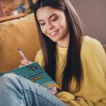 Jucarii, Copii si Bebe - Jucarii si jocuri - Jucarii & jocuri educative - Seturi pictura si desen - Happi Hobbi jurnal artistic cu pixuri fluo - Infinity.ro
