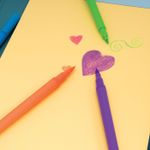Jucarii, Copii si Bebe - Jucarii si jocuri - Jucarii & jocuri educative - Seturi pictura si desen - Happi Hobbi jurnal artistic cu markere neon - Infinity.ro