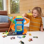 Jucarii, Copii si Bebe - Jucarii si jocuri - Jucarii & jocuri educative - Jucarii interactive - Spalatorie auto Hot Wheels, dimensiune 35.5x10x25cm, multicolor - Infinity.ro
