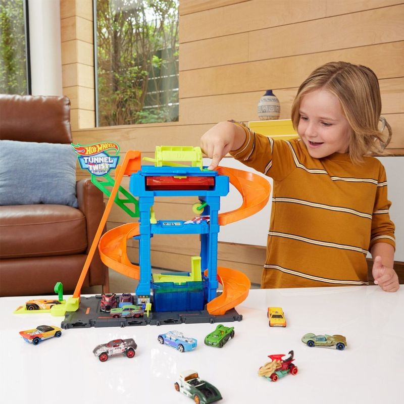 Jucarii, Copii si Bebe - Jucarii si jocuri - Jucarii & jocuri educative - Jucarii interactive - Spalatorie auto Hot Wheels, dimensiune 35.5x10x25cm, multicolor - Infinity.ro