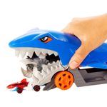 Jucarii, Copii si Bebe - Jucarii si jocuri - Jucarii & jocuri educative - Jucarii interactive - Camion in forma de rechin Hot Wheels, contine o masina Hot Wheels - Infinity.ro