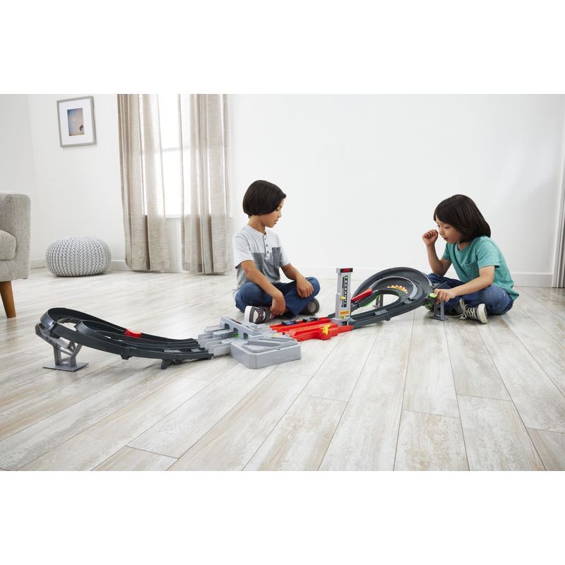 Jucarii, Copii si Bebe - Jucarii si jocuri - Vehicule si jucarii cu telecomanda - Masinute - HOT WHEELS RACING CIRCUIT DE CURSE GRAND PRIX FORMULA 1 CU 3 MASINUTE INCLUSE - Infinity.ro