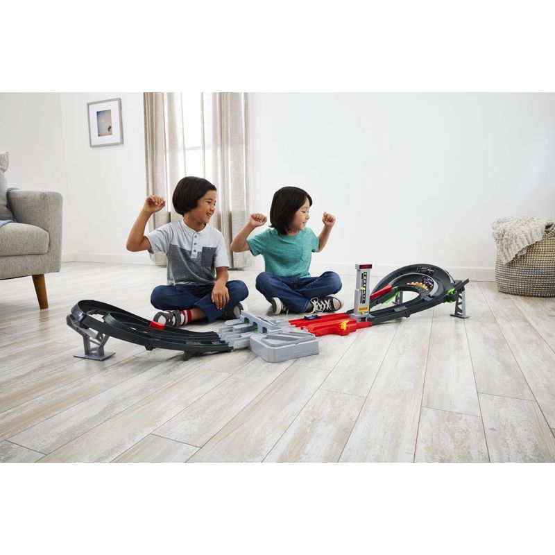 Jucarii, Copii si Bebe - Jucarii si jocuri - Vehicule si jucarii cu telecomanda - Masinute - HOT WHEELS RACING CIRCUIT DE CURSE GRAND PRIX FORMULA 1 CU 3 MASINUTE INCLUSE - Infinity.ro