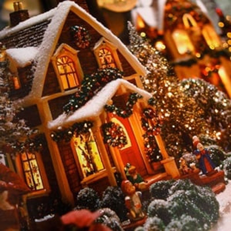 Casa si Gradina - Decoratiuni - Decoratiuni de sezon - Suport Farfurie de Craciun cu Model Sat Nins - Infinity.ro