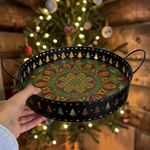 Casa si Gradina - Decoratiuni - Obiecte decorative - Accesorii decorative - Tava decorativa cadou Craciun pictata manual cu model mandala, 25 cm - Infinity.ro