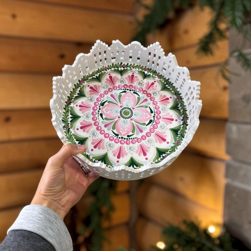 Casa si Gradina - Decoratiuni - Obiecte decorative - Accesorii decorative - Tava decorativa cadou Craciun pictata manual cu model mandala, ceramica, 25 cm - Infinity.ro