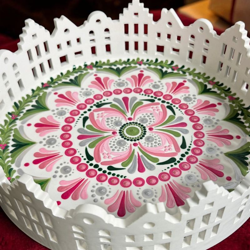 Casa si Gradina - Decoratiuni - Obiecte decorative - Accesorii decorative - Tava decorativa cadou Craciun pictata manual cu model mandala, ceramica, 25 cm - Infinity.ro