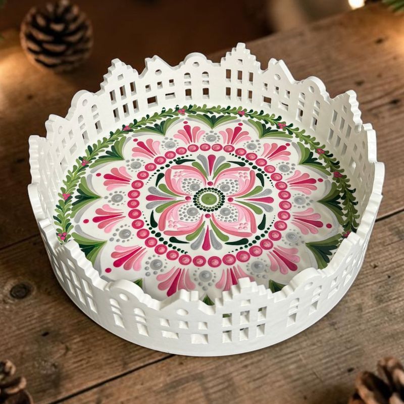 Casa si Gradina - Decoratiuni - Obiecte decorative - Accesorii decorative - Tava decorativa cadou Craciun pictata manual cu model mandala, ceramica, 25 cm - Infinity.ro