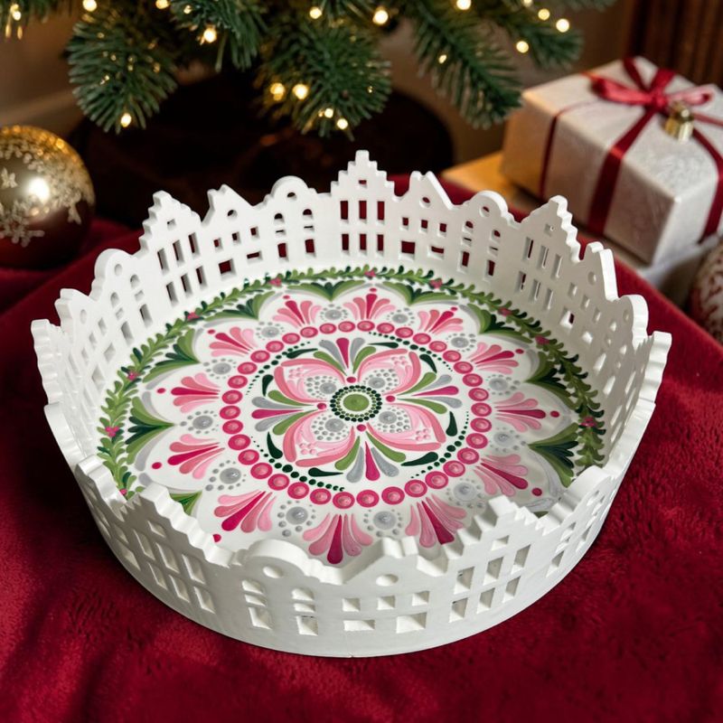 Casa si Gradina - Decoratiuni - Obiecte decorative - Accesorii decorative - Tava decorativa cadou Craciun pictata manual cu model mandala, ceramica, 25 cm - Infinity.ro