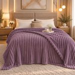 Casa si Gradina - Textile si covoare - Pături și cuverturi - Cuverturi - Patura Cocolino Pufoasa si Catifelata, Model cu Dungi in Relief, 200x230 cm, Culoare Mov prafuit - Infinity.ro