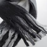 Fashion, accesorii si bijuterii - Femei - Accesorii femei - Esarfe si fulare femei - Esarfa cu Carouri si Franjuri Lungi, 180x48cm, Neagra/Gri - Infinity.ro