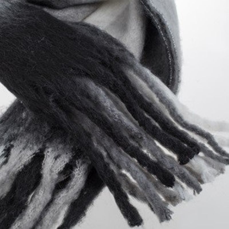 Fashion, accesorii si bijuterii - Femei - Accesorii femei - Esarfe si fulare femei - Esarfa cu Carouri si Franjuri Lungi, 180x48cm, Neagra/Gri - Infinity.ro