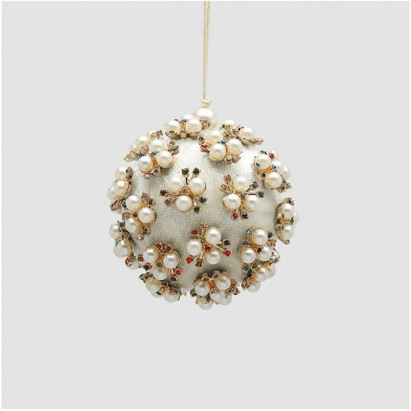 Casa si Gradina - Decoratiuni - Decoratiuni de sezon - Glob brad Craciun Elizabeth cu perle, 8 cm, alb - Infinity.ro