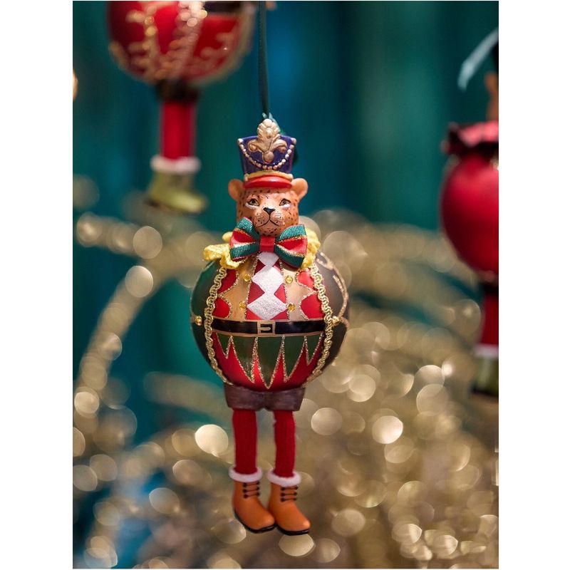 Casa si Gradina - Decoratiuni - Decoratiuni de sezon - Set 2 globuri brad Craciun pisici in uniforma de soldat, 10 cm, multicolor - Infinity.ro