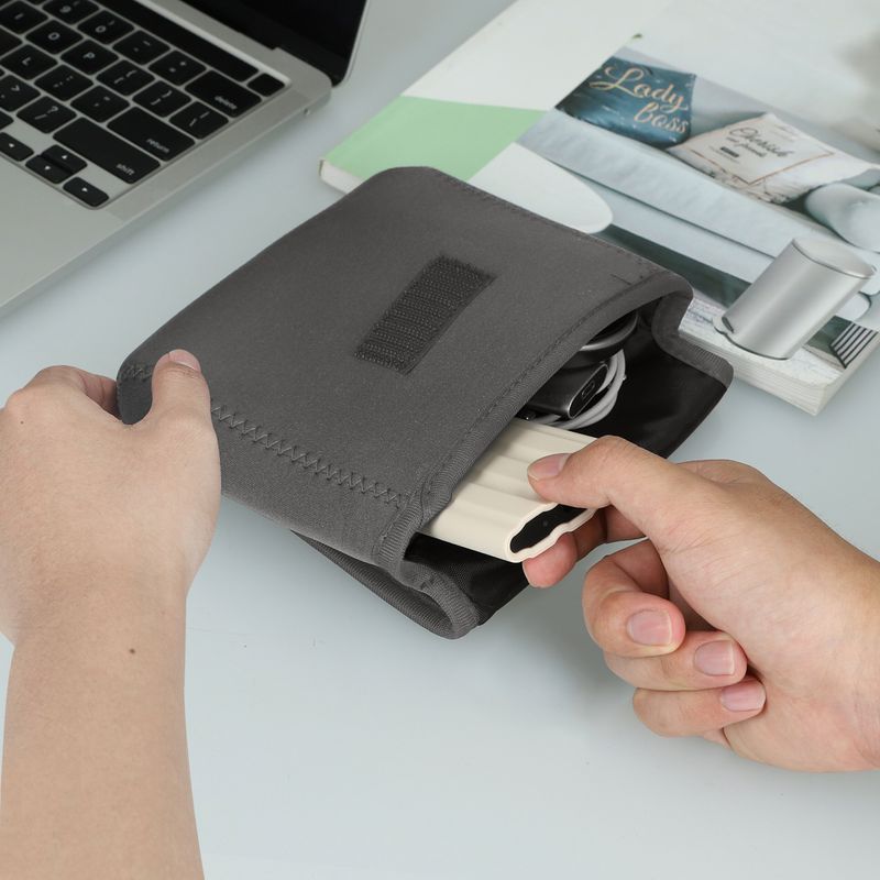 PC, gaming si accesorii - Retelistica - Cabluri si accesorii - Geanta organizatoare cabluri Kwmobile, protectie la socuri si zgarieturi, neopren si textil, gri - Infinity.ro