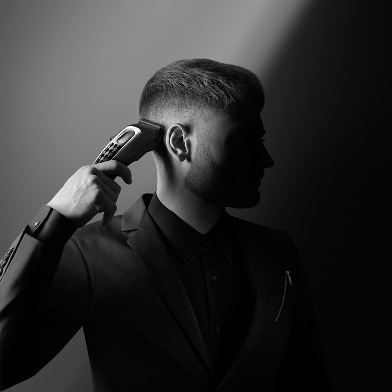 Ingrijire personala si Cosmetice - Aparate si accesorii ingrijire personala - Aparate de ras si tuns - Aparate de tuns - Aparat de tuns Rowenta x Karl Lagerfeld Barber Experience TN155LE0, 6500 rpm, autonomie 150 min, 6 piepteni ficsi, 6 - Infinity.ro