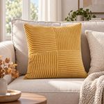 Casa si Gradina - Textile si covoare - Perne si pilote - Perne decorative - Perna decorativa catifelata galben mustar cu dungi in relief 45x45 cm - Infinity.ro