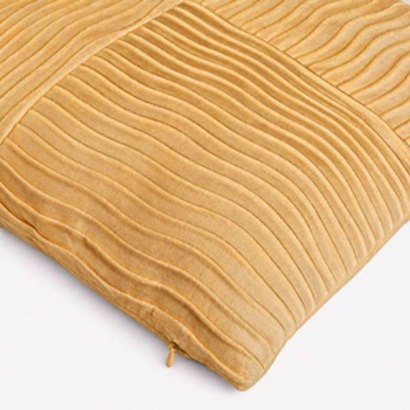 Casa si Gradina - Textile si covoare - Perne si pilote - Perne decorative - Perna decorativa catifelata galben mustar cu dungi in relief 45x45 cm - Infinity.ro