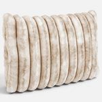 Casa si Gradina - Textile si covoare - Perne si pilote - Perne decorative - Perna Decorativa Bej din Blana Artificiala pentru Canapea 55x37cm - Infinity.ro