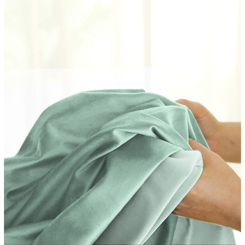Casa si Gradina - Textile si covoare - Perdele si draperii - Draperii - Set draperie din catifea blackout cu inele auriu antic, Madison, 200x235 cm, densitate 700 g ml, Opal, 2 buc - Infinity.ro