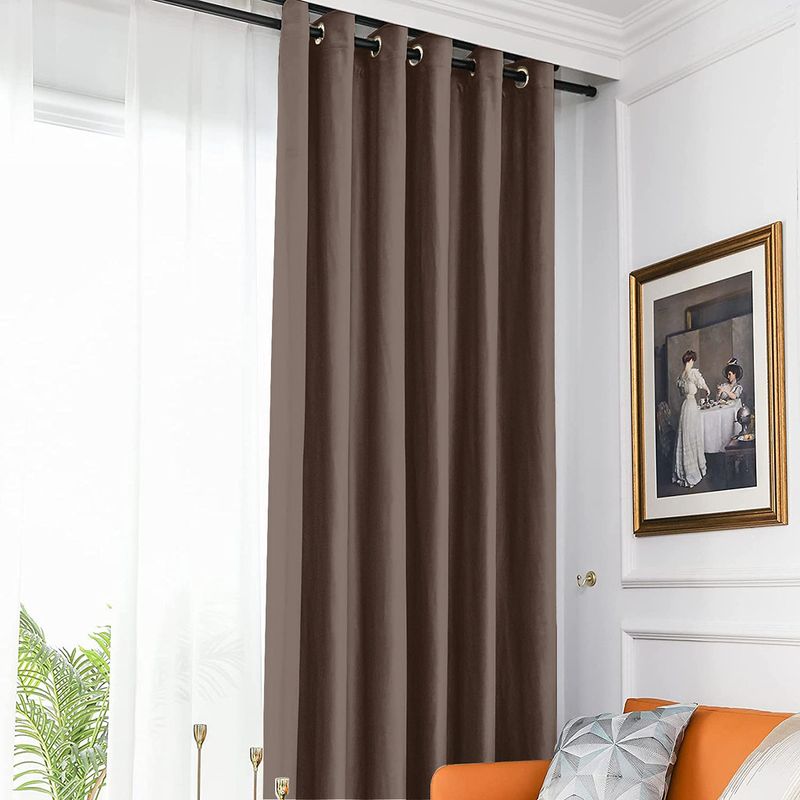 Casa si Gradina - Textile si covoare - Perdele si draperii - Draperii - Draperie din catifea blackout cu inele negre, Madison, 150x240 cm, densitate 700 g ml, English Walnut, 1 buc - Infinity.ro