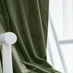 Casa si Gradina - Textile si covoare - Perdele si draperii - Draperii - Draperie din catifea blackout cu rejansa transparenta cu ate pentru galerie, Madison, 150x240 cm, densitate 700 g ml, Kelp, 1 buc - Infinity.ro