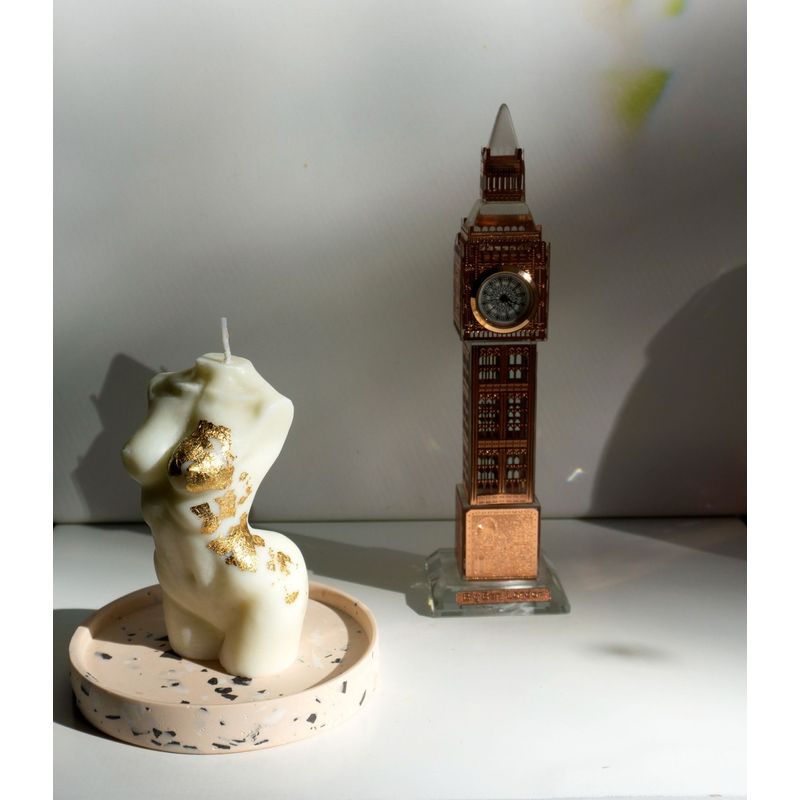 Casa si Gradina - Decoratiuni - Aromaterapie si lumanari - Lumanari si candele - Lumanare corp femeie, crem - gold, 9,5 cm - Infinity.ro