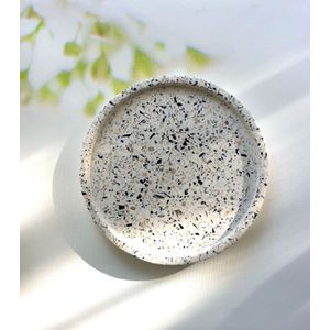 Platou decorativ Beach cu scoici maruntite alb