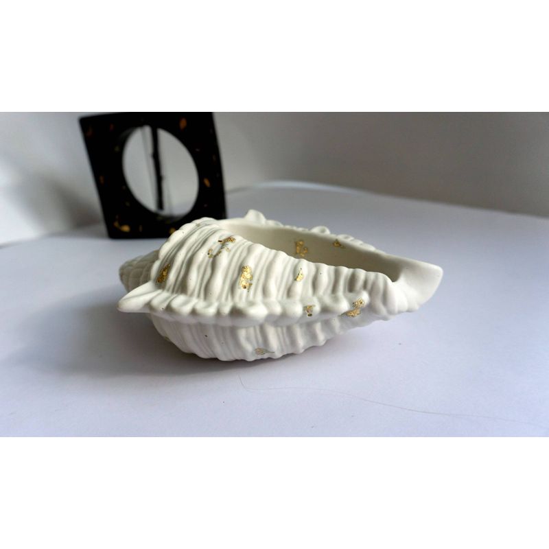 Suport-bijuterii-scoica-Big-Shell-alb-gold