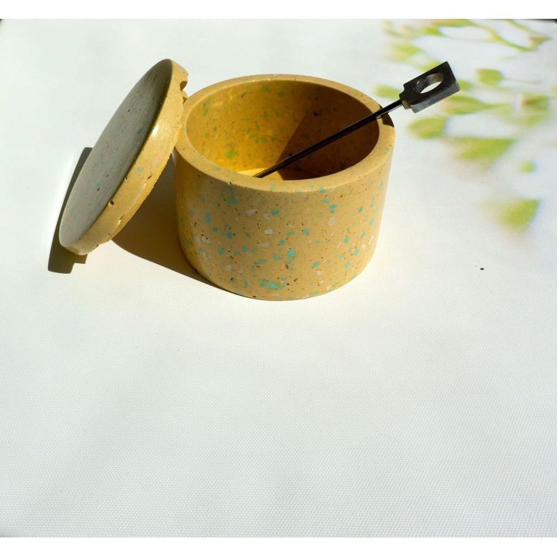 Recipient-condimente-cu-capac-Terrazzo-crem