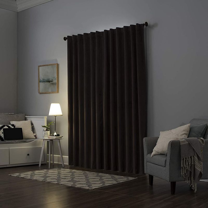 Casa si Gradina - Textile si covoare - Perdele si draperii - Draperii - Set draperii din catifea cu rejansa transparenta cu ate pentru galerie, Madison, 200x230 cm, densitate 700 g/ml, Maro inchis, 2 buc - Infinity.ro