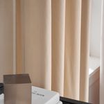 Casa si Gradina - Textile si covoare - Perdele si draperii - Draperii - Set draperii din catifea cu rejansa transparenta cu ate pentru galerie, Madison, 250x220 cm, densitate 700 g/ml, Coconut, 2 buc - Infinity.ro