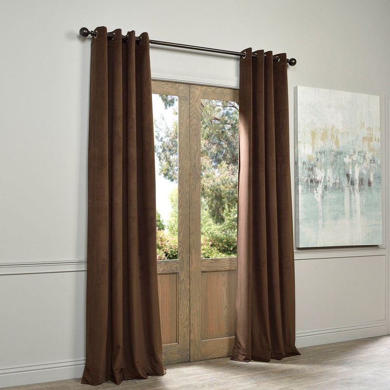 Casa si Gradina - Textile si covoare - Perdele si draperii - Draperii - Set draperii din catifea cu inele albe, Madison, 150x245 cm, densitate 700 g/ml, Dark chocolate, 2 buc - Infinity.ro